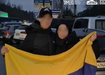 В Україну з окупованої території повернули хлопця, чия мама служить у війську