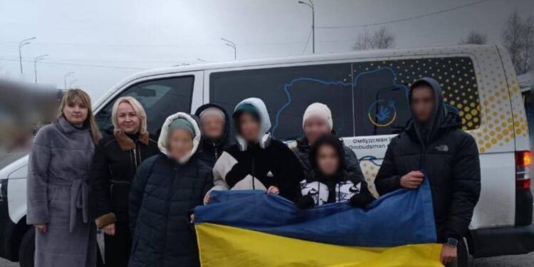 В Україну з окупованих територій повернули ще 5 дітей з родинами