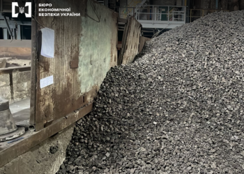 БЕБ викрило 2 феросплавних заводи Коломойського в ухиленні від сплати майже 1,2 млрд грн податків під час експорту – там обшуки (ФОТО)