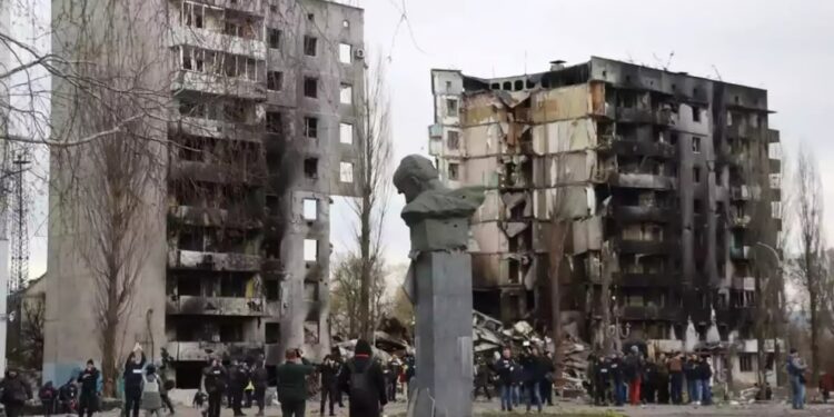 Воєнний туризм. Іноземці їдуть до України, щоб побачити війну