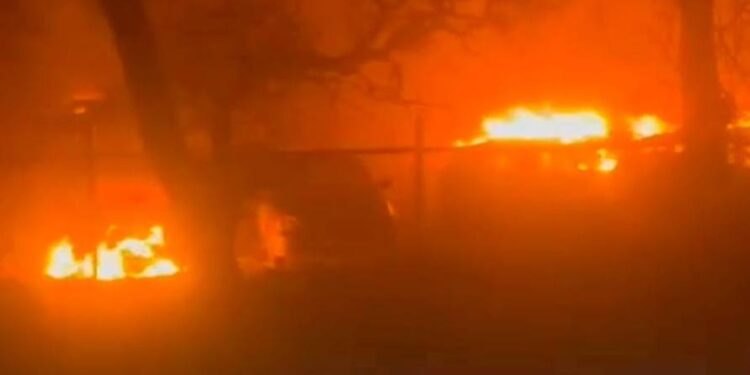У Таганрозі після атаки дронів горить авіазавод (ВІДЕО)
