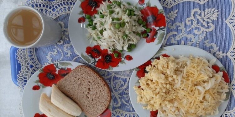 У Миколаєві Держпродспоживслужба перевірила, чим годують школярів, – по наданим фото (ФОТО)