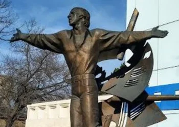 В Одесі демонтували пам’ятник Висоцькому. Що з ним буде далі (ФОТО)