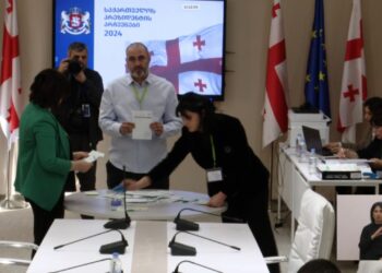 У парламенті Грузії обрали президента – футболіста без освіти. Вулиця протестує