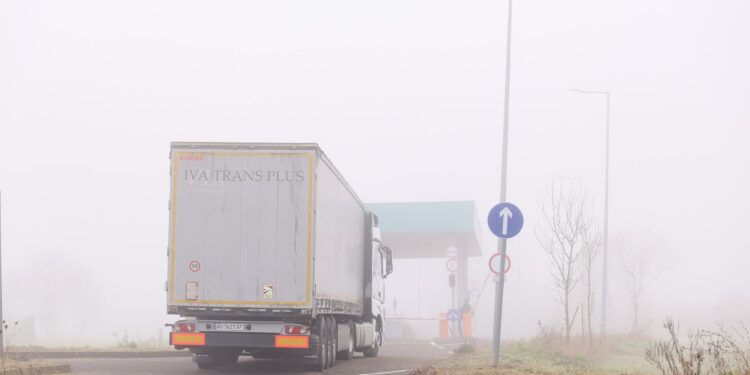Розвиток кордону з Угорщиною: на пункті пропуску “Лужанка – Берегшурань” стартував рух порожніх вантажівок