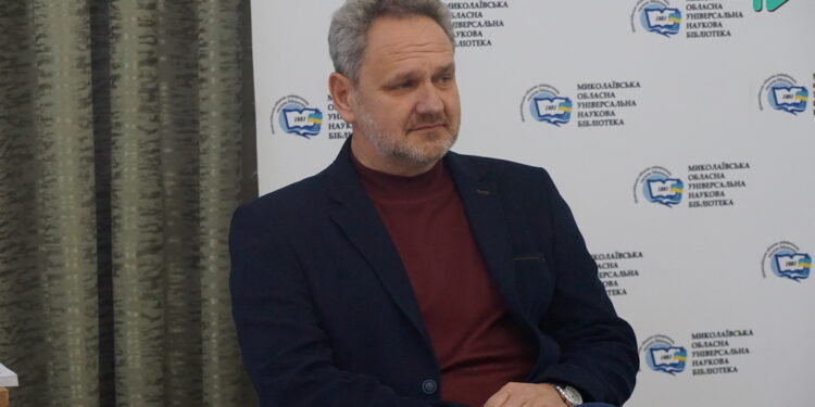 Про глечик з карбованцями та «Дикий Сад» – у Миколаєві відбулась зустріч з археологом Кирилом Горбенко (ФОТО)