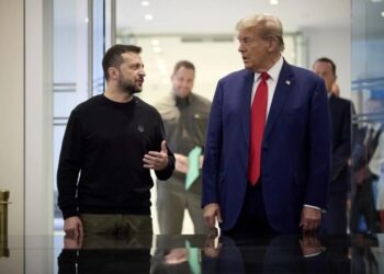 Зеленський пристосовується до Трампа, демонструючи готовність до переговорів з путіним, – Politico