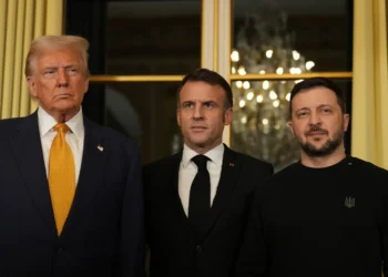 Зараз відбувається зустріч Трампа, Макрона і Зеленського – всі звернули увагу на кольори президента США (ФОТО, ВІДЕО)