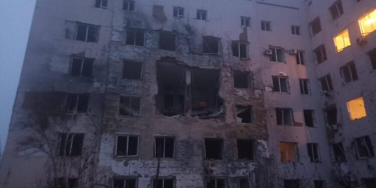 Російські загарбники скинули 2 КАБи на онкодиспансер в Херсоні (ФОТО)