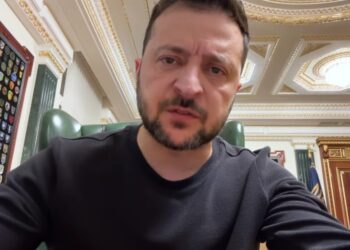 «Наш захист абсолютно справедливий. І ми обовʼязково продовжимо завдавати ударів по російських військових обʼєктах» – звернення Зеленського (ВІДЕО)