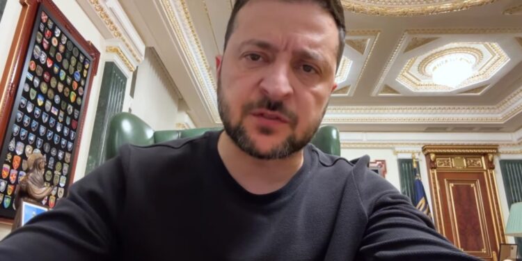 «Наш захист абсолютно справедливий. І ми обовʼязково продовжимо завдавати ударів по російських військових обʼєктах» – звернення Зеленського (ВІДЕО)