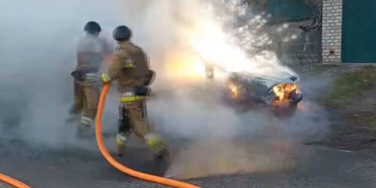 На Миколаївщині внаслідок атаки FPV дрону згоріло авто (ВІДЕО)