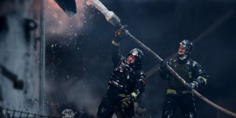 Різдвяного ранку росіяни атакували Україну понад 70 ракетами та понад 100 дронами – Зеленський (ФОТО)