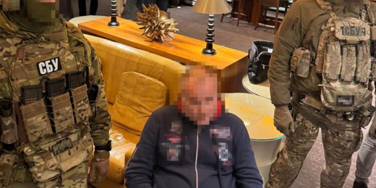 Вимагав $1 млн. за вирішення земельних питань – СБУ затримала регіонального керівника партії (ФОТО, ВІДЕО)
