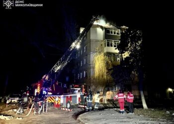 Вогнеборці показали, як впорались з наслідками атаки ворожих «шахедів» на Миколаїв (ФОТО)