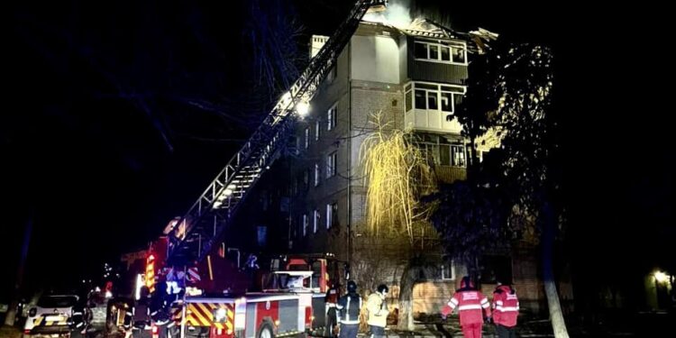 Вогнеборці показали, як впорались з наслідками атаки ворожих «шахедів» на Миколаїв (ФОТО)