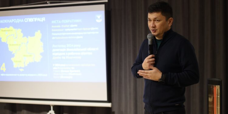 Начальник Миколаївської ОВА Віталій Кім публічно відзвітував за підсумками 2024 року – основні цифри (ІНФОГРАФІКА, ВІДЕО)