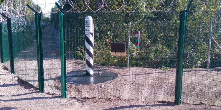 На наземній частині східного кордону Естонії збудовано 80% огорожі