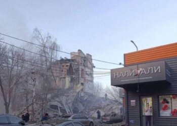 Окупанти вцілили ракетою у житловий  будинок у Кривому Розі (ФОТО)