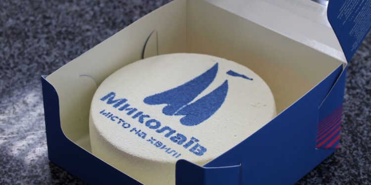 Тепер у «Галі Балуваної» є торт «Миколаїв» – як готують солодкий їстівний сувенір (ФОТО)