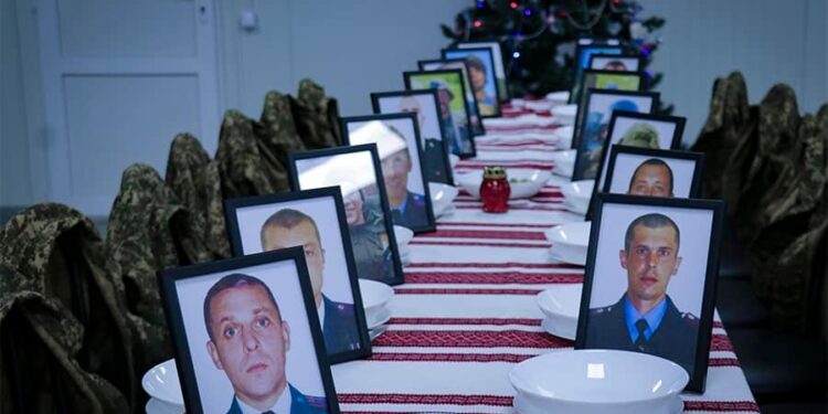 Присутні. Миколаївські нацгвардійці розділили святу вечерю із загиблими побратимами (ФОТО)