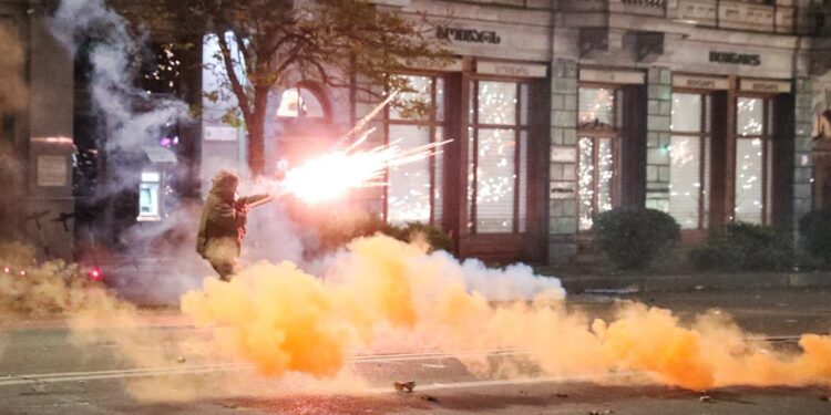 У Грузії продовжуються протести, ще один посол подав у відставку (ФОТО, ВІДЕО)