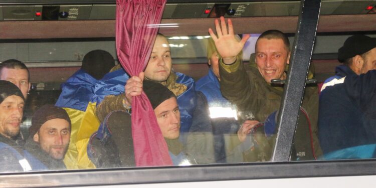 У рамках обміну з полону повернулись 7 морпіхів миколаївської бригади та двоє з 501-го батальйону (ФОТО)