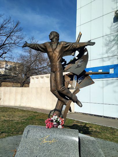 В Одесі демонтували пам’ятник Висоцькому. Що з ним буде далі (ФОТО) 2