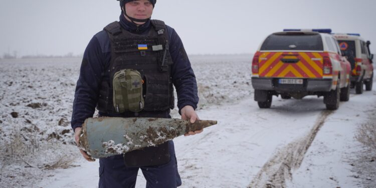 На Миколаївщині під час розмінування піротехніки прибрали з українських полів залишки від РСЗВ та крилатої ракети (ФОТО)