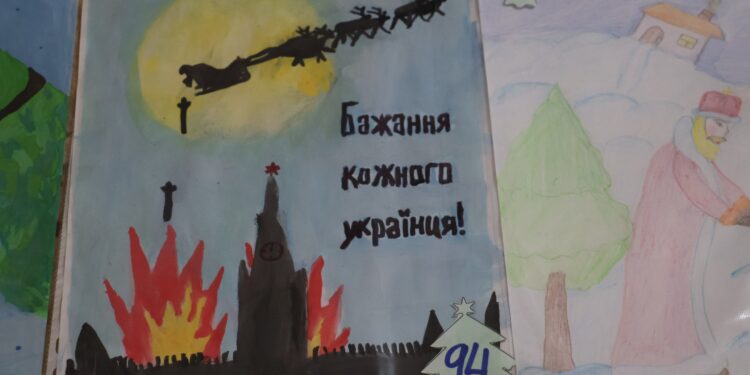 “Зима мрій та надій”: у греко-католицькому храмі Миколаєва проходить виставка дитячих малюнків, які скоро отримають захисники Херсонщини та Сходу (ФОТО)