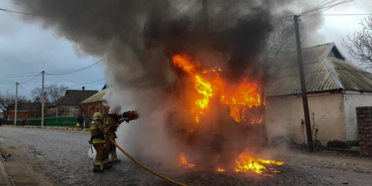 На Миколаївщині за добу було п’ять пожеж, на одній постраждав юнак (ФОТО)
