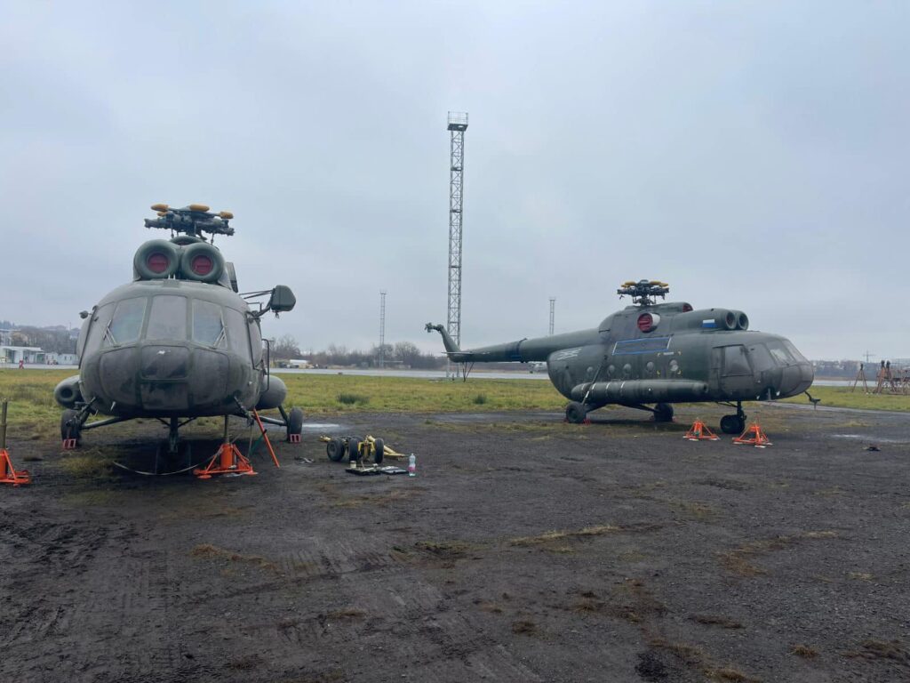 Україна отримала від Польщі три гелікоптери (ФОТО) 6