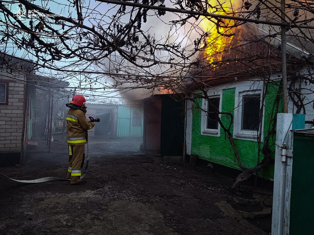 У Миколаєві горів будинок. Що ще гасили пожежні (ФОТО) 4