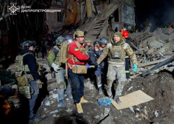 Наслідки удару росіян по будинку у Кривому Розі – одна людина загинула, 11 поранені (ФОТО)