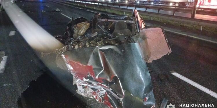 На Миколаївщині в нічній ДТП загинули дві людини (ФОТО)