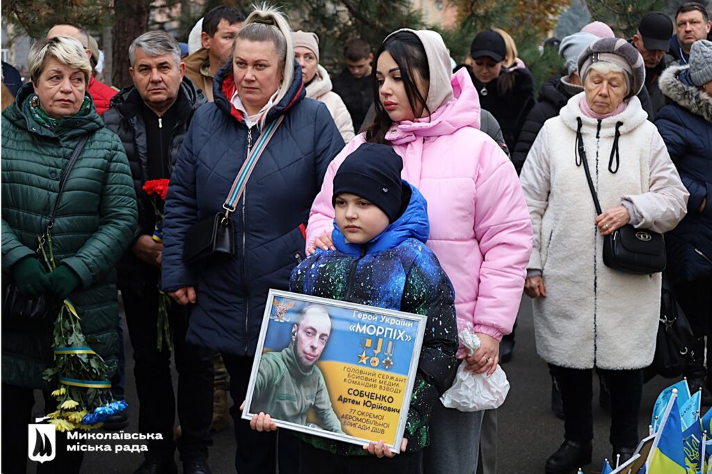 У Миколаєві в День ЗСУ вшанували воїнів, які віддали своє життя за незалежність України (ФОТО) 6