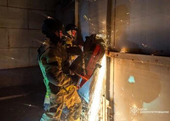 Внаслідок ракетного удару по Кривому Рогу загинув чоловік, вже відомо про 13 постраждалих, серед яких дитина (ФОТО)