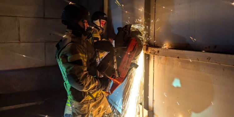 Внаслідок ракетного удару по Кривому Рогу загинув чоловік, вже відомо про 13 постраждалих, серед яких дитина (ФОТО)