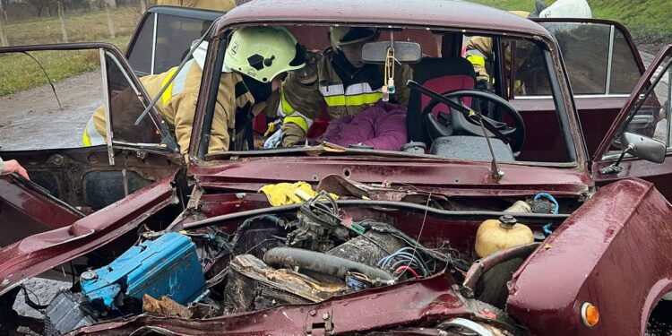 Вечірнє ДТП на Миколаївщині – після зіткнення двох легковиків трьох людей госпіталізовано (ФОТО)