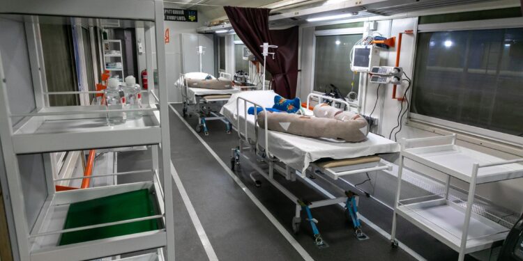 Укрзалізниця запустила ще один сучасний медпоїзд для евакуації поранених (ФОТО)