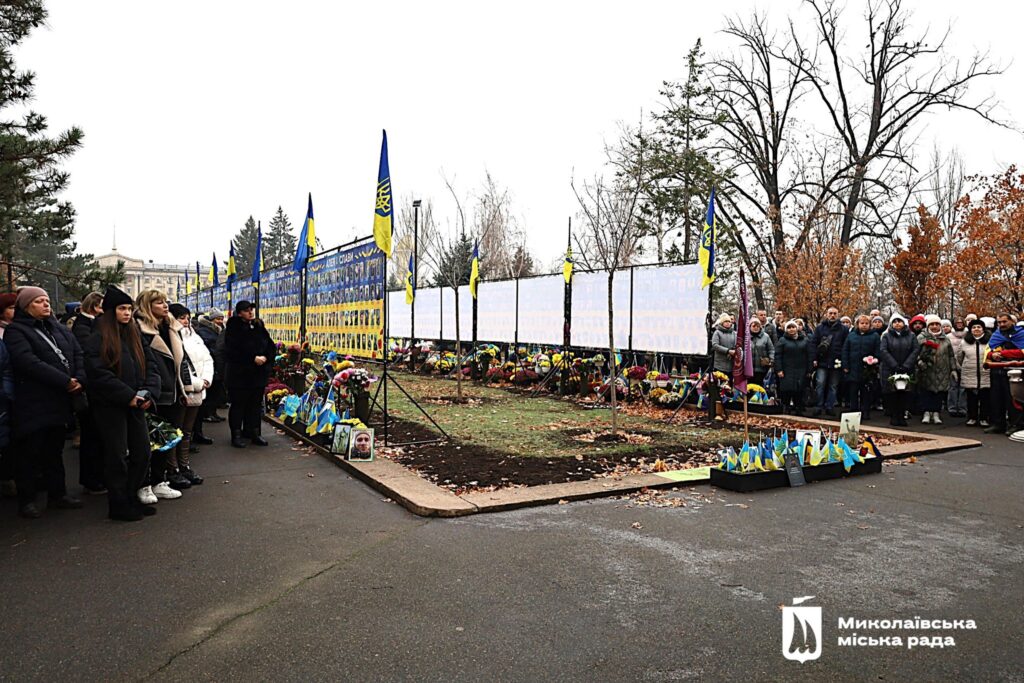 У Миколаєві в День ЗСУ вшанували воїнів, які віддали своє життя за незалежність України (ФОТО) 8