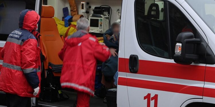 У Миколаєві вранці горів жилкоп, всередині були діти (ФОТО, ВІДЕО)