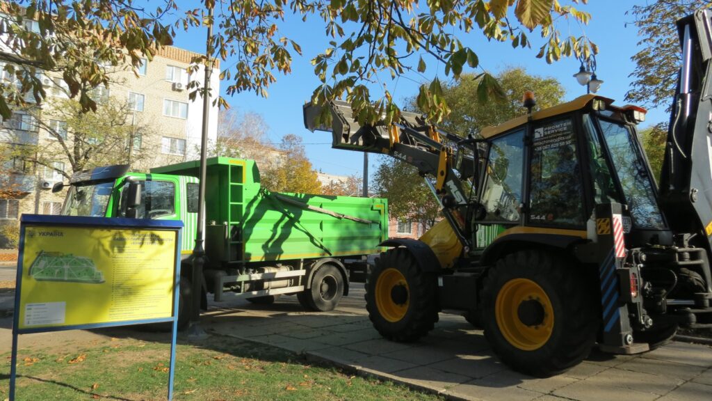 У Миколаєві демонтували дрібні символи колоніального минулого у скверах (ФОТО) 8