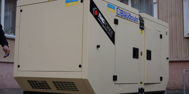 Два ліцеї Миколаєва отримали потужні генератори від благодійників (ФОТО)