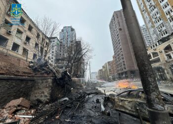 Внаслідок ранкових ворожих обстрілів в Херсоні загинуло двоє людей, у Києві – одна (ФОТО)