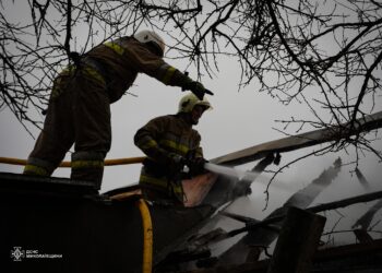 У Миколаєві сусід врятував з пожежі чотирьох дітей (ВIДЕО)