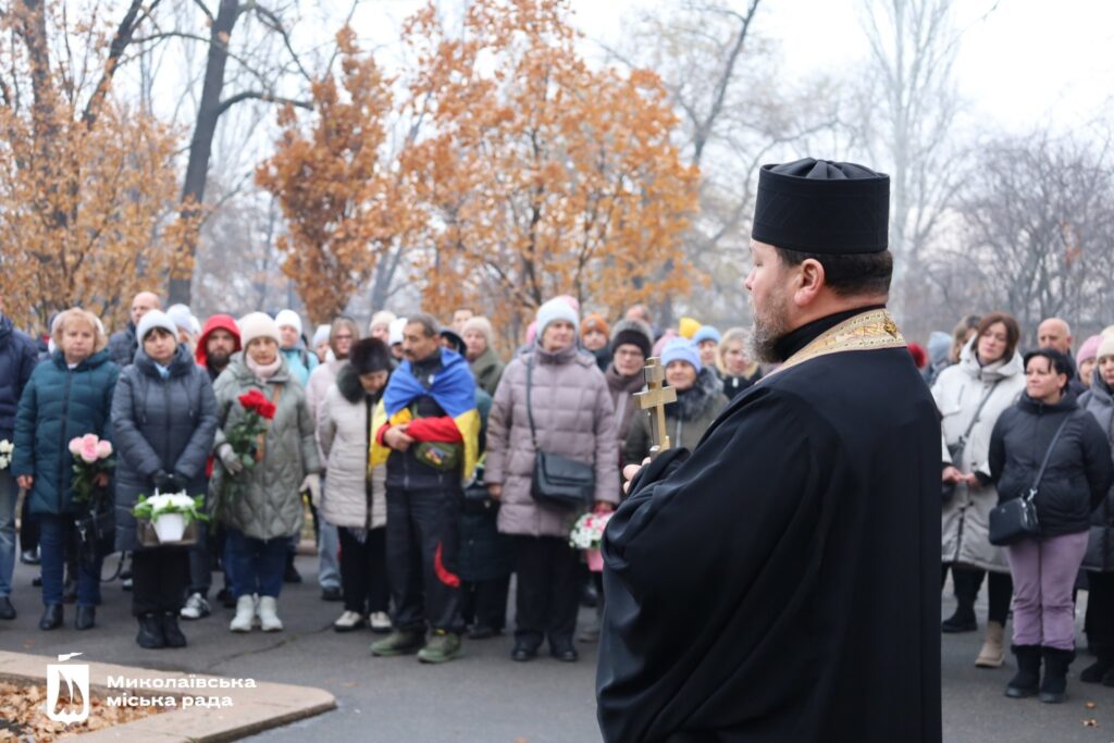 У Миколаєві в День ЗСУ вшанували воїнів, які віддали своє життя за незалежність України (ФОТО) 10