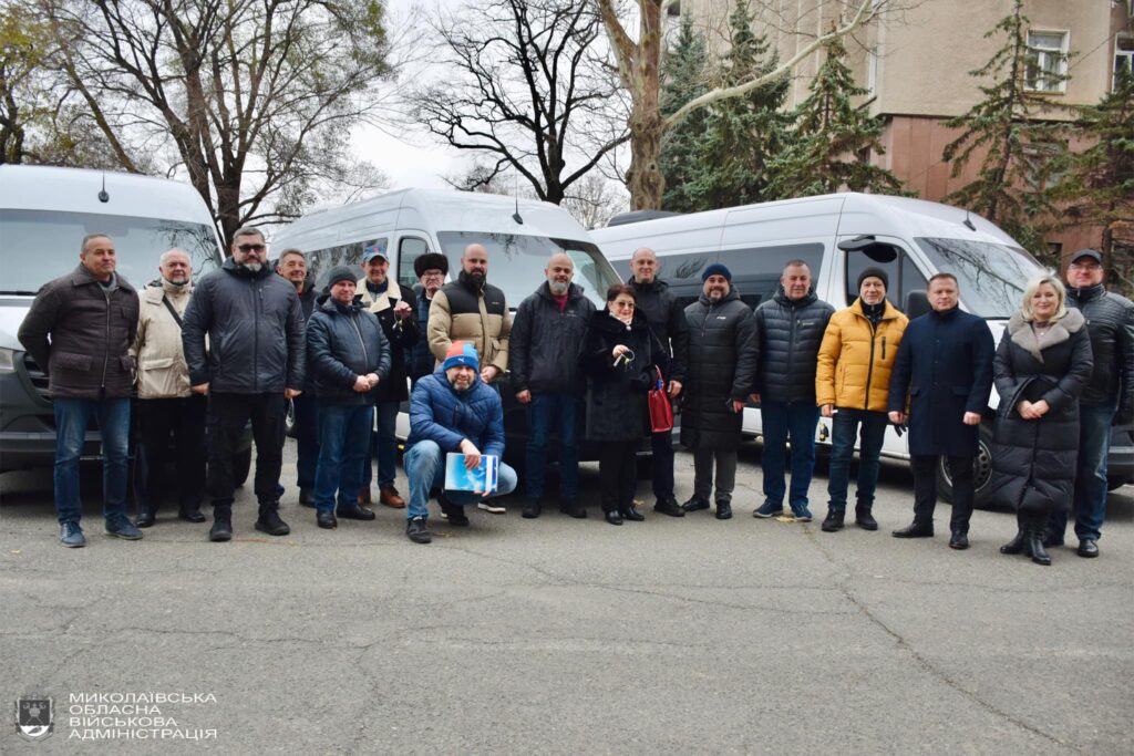 Заклади освіти та театри Миколаївщини отримали мікроавтобуси від Нижньої Саксонії (ФОТО) 12