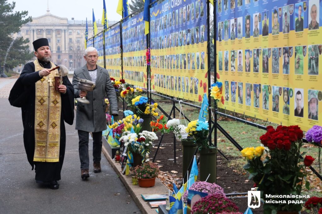 У Миколаєві в День ЗСУ вшанували воїнів, які віддали своє життя за незалежність України (ФОТО) 14