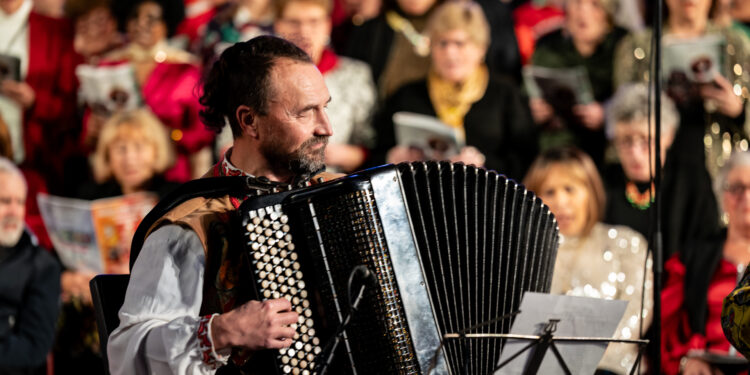 Миколаївський ансамбль «Узори» виступив на різдвяному концерті в нідерландській Гаазі (ФОТО)